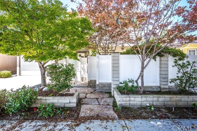 Building Photo - 3367 Roxanne Ave