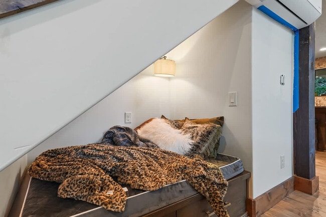 Building Photo - 18 Spur Dr