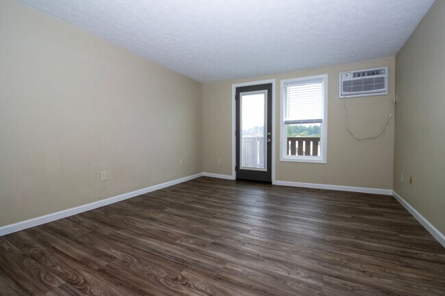 Building Photo - 930 Hostetler Rd