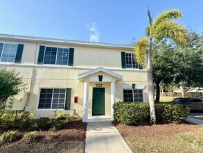 Building Photo - Three Bedroom Townhome in Heritage Harbour