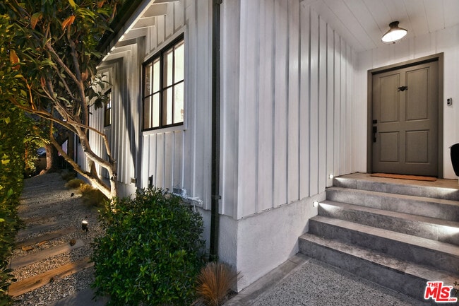 Building Photo - 3721 Woodcliff Rd