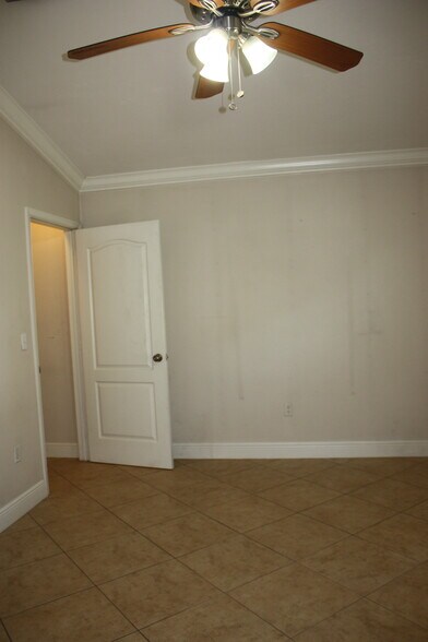 Building Photo - 4743 Clemens St