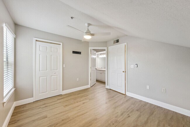 Building Photo - 2336 Midtown Ter #935