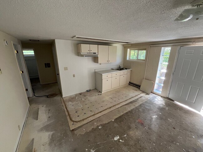 Building Photo - 1618 Maple Grove Rd