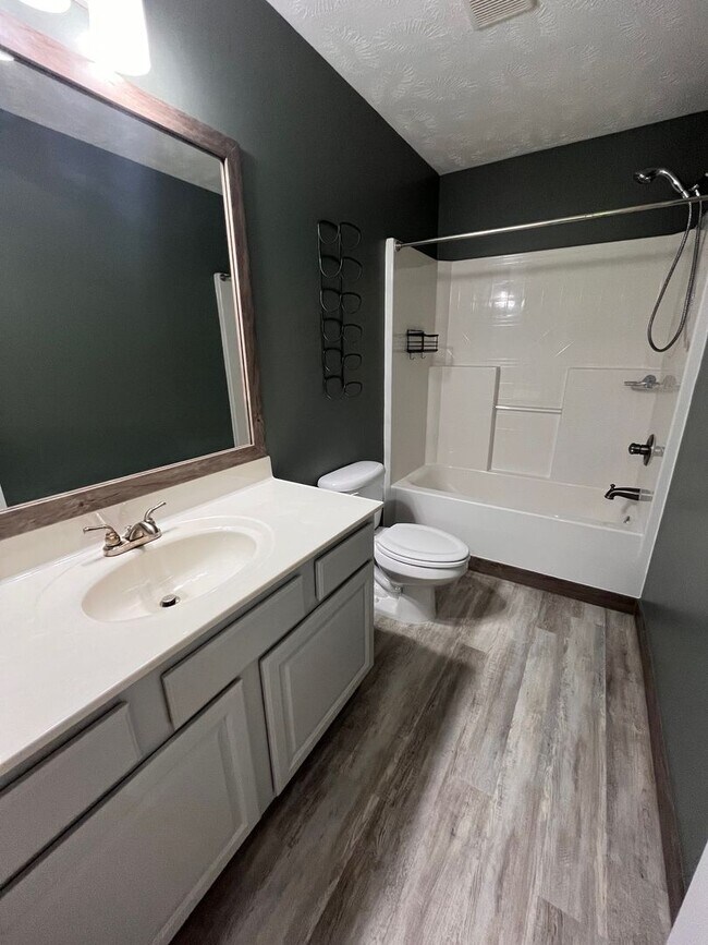 Building Photo - Avail NOW'n ROCK CREEK!