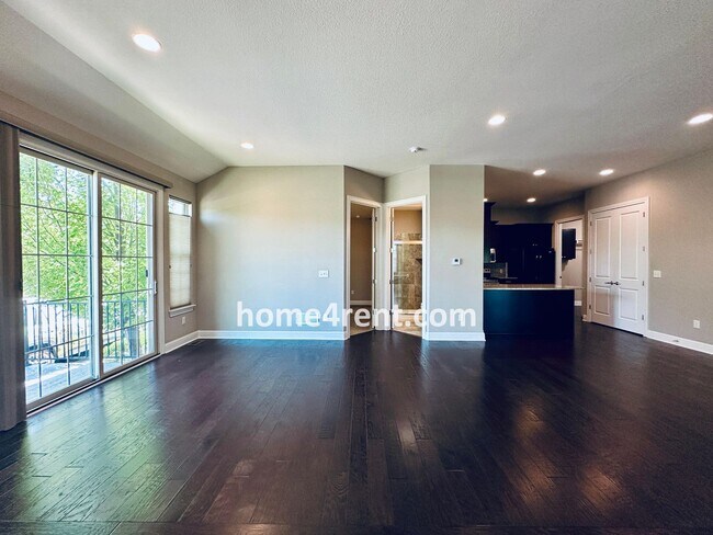 Building Photo - Main Level Primary Bedroom, Updated Kitche...