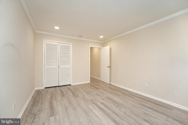 Building Photo - 703 N Oxford Ave