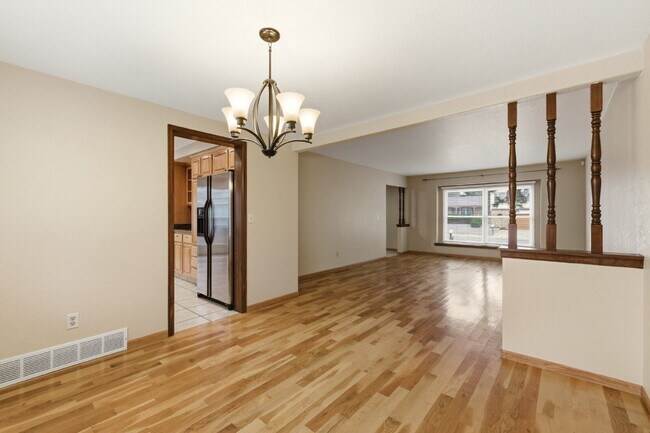 Building Photo - Single-Family Home in Near-Perfect Condition | 931 square foot 3-Car Garage!! | Covered Patio | L...