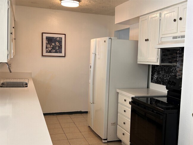 Building Photo - 10502 Long River Dr