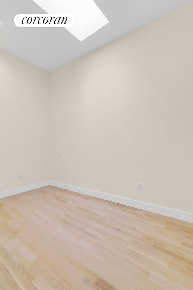 Building Photo - 110 Calyer St