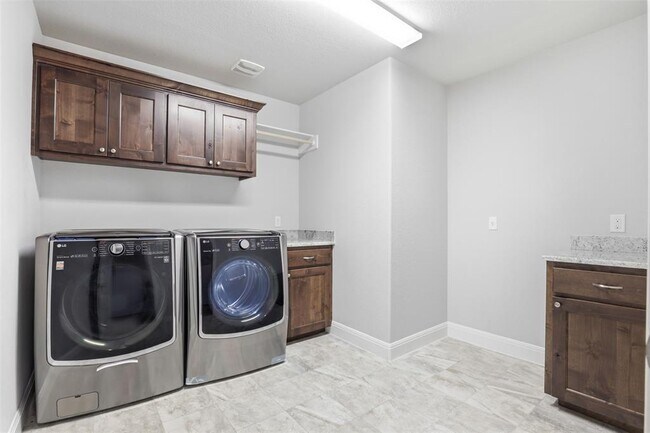 Building Photo - 2440 Greatwood Trl