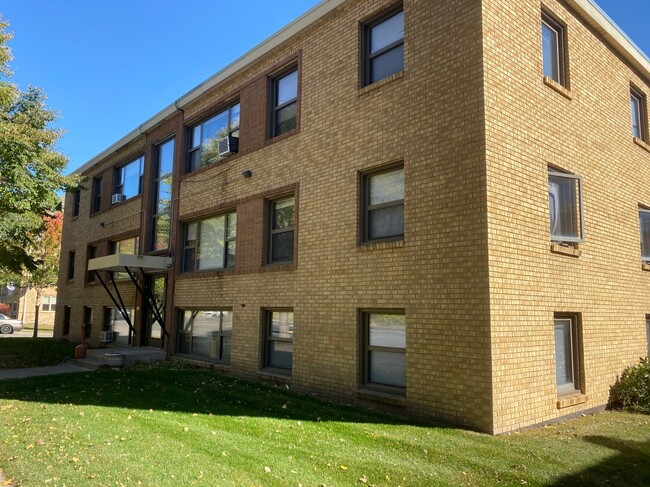 Exterior 2246 Building - West 7th Apartments