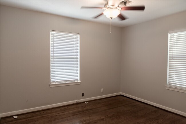 Building Photo - 8527 Greenbush St