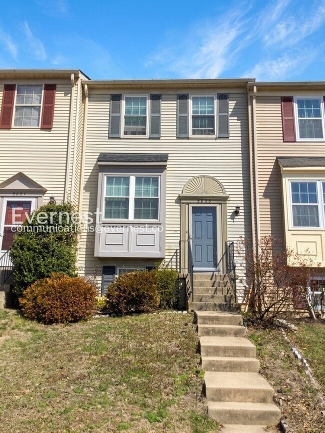 Building Photo - 4 Bed, 2 Bath Home with Fenced Yard / Coming Soon!