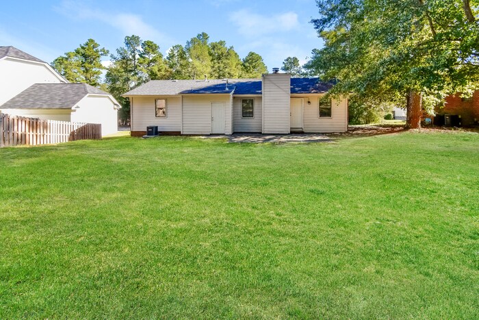 Building Photo - 529 Bradley Dr