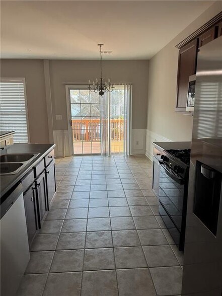 Building Photo - 160 Finchley Dr