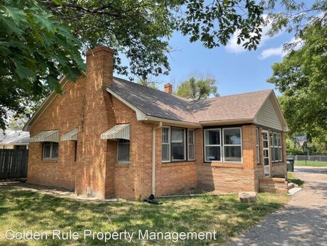 Building Photo - 3 br, 2 bath House - 120 E Ave F