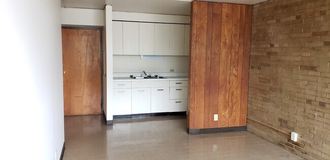 Building Photo - 200 High Ave SW Canton