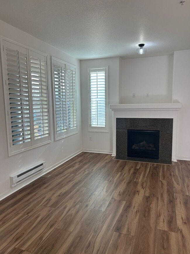 Building Photo - Cute Condo w/ 2 Beds 2 Baths and Balcony in Beaverton!