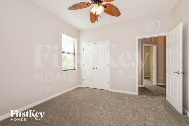 Building Photo - 2717 SW 18th Ave