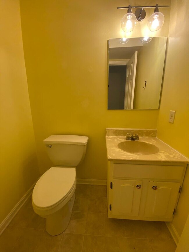 Building Photo - Charming 2 BR / 1.5 Townhome in Lancaster City Coming Soon