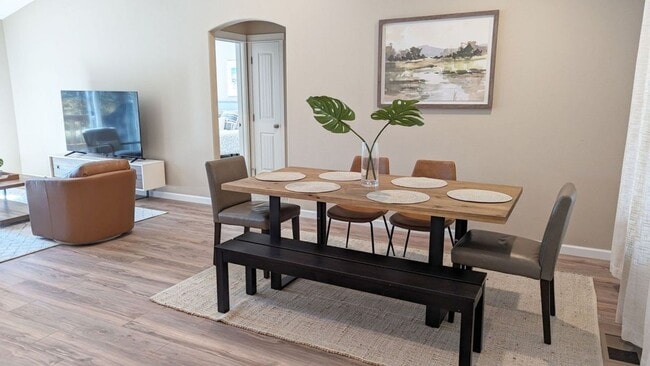 Building Photo - Beautiful Home with Modern Comforts