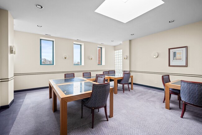 Building Photo - 2600 N Southport Ave