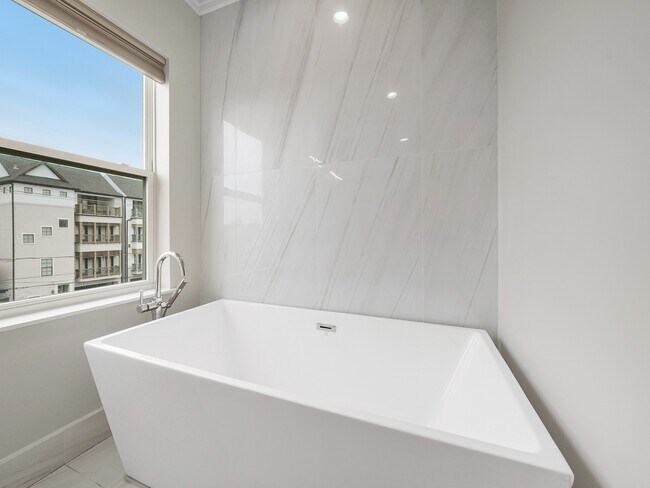 Building Photo - 1512 Thompson St