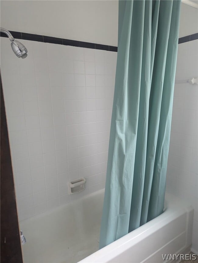 Building Photo - 153 Park Dr