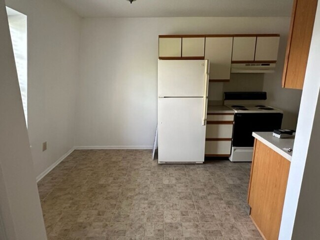 Building Photo - 3830 Country Club Rd