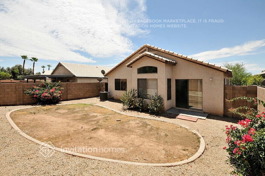 Building Photo - 15912 W Smokey Dr