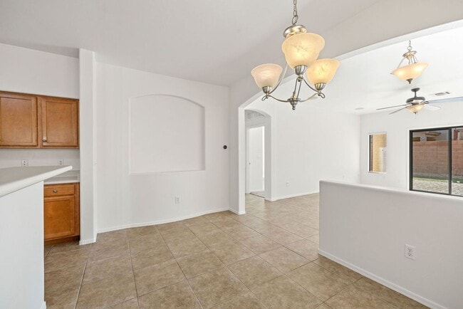 Building Photo - 3 Bedroom Home Located in Sycamore Park