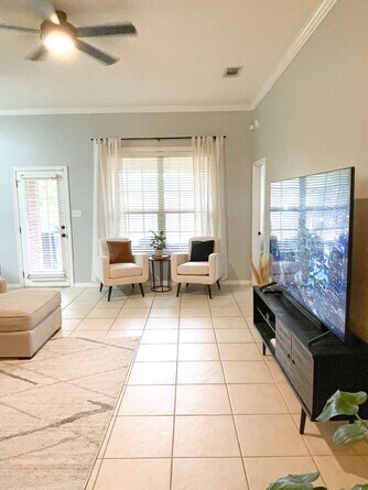 Building Photo - 300 Pronghorn Loop