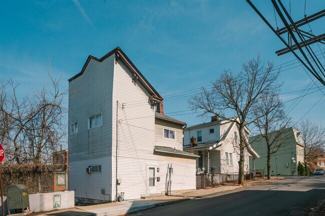 Building Photo - Holbrook & California