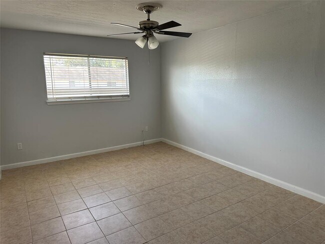 Building Photo - 12889 High Star Dr