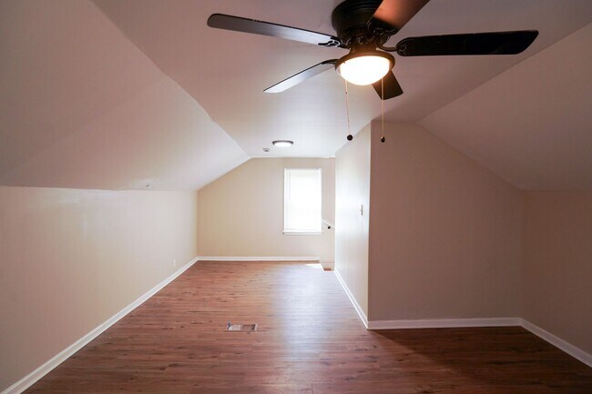 Building Photo - Renovated 3-Bedroom Home - We Welcome Sect...