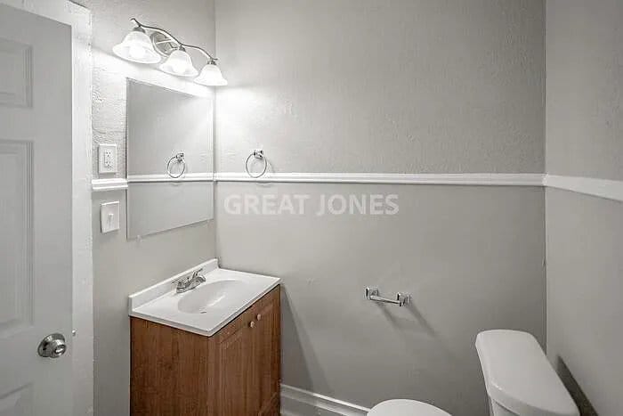 Building Photo - 2911 Beacon Ave