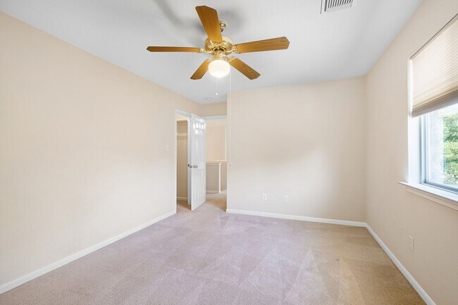 Building Photo - 1726 Rosenborough Ln S