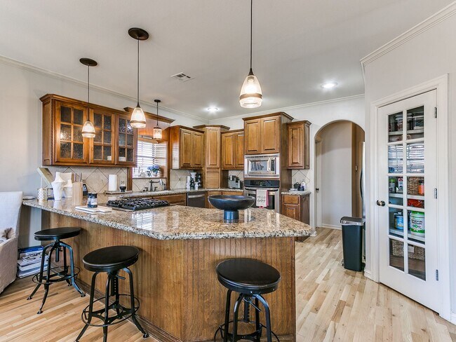 Building Photo - Gorgeous 2 Story Home In Bixby Schools!
