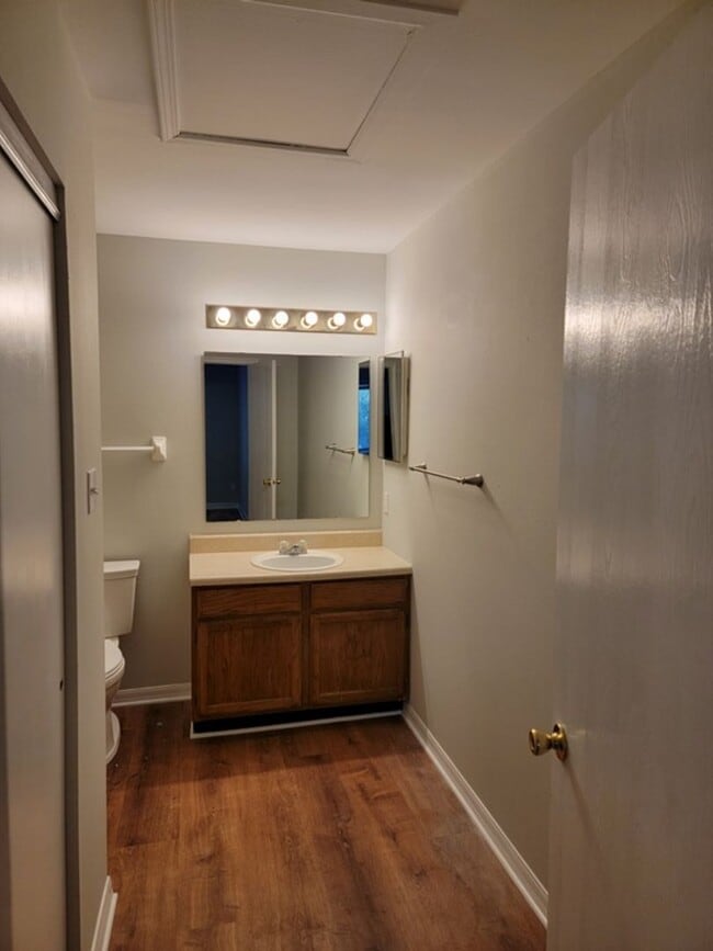 Building Photo - All Electric Second Floor Garden Condo for Rent in Wildwood