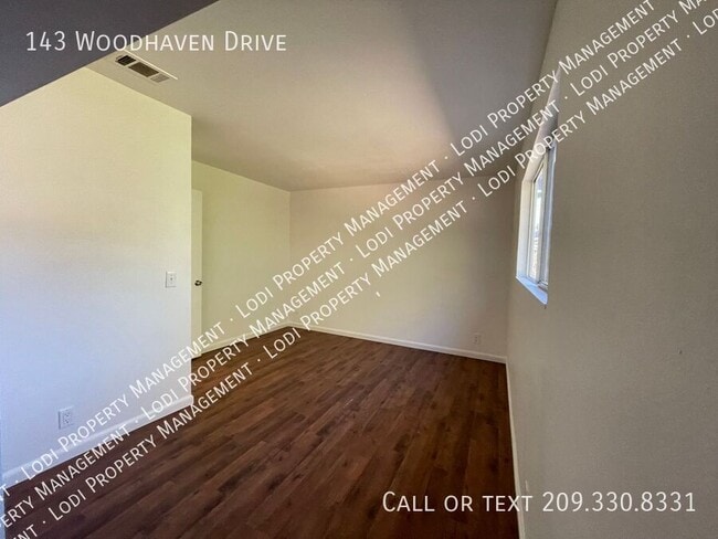 Building Photo - 143 Woodhaven Dr