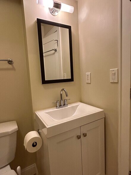 Building Photo - 3547 10th St NW