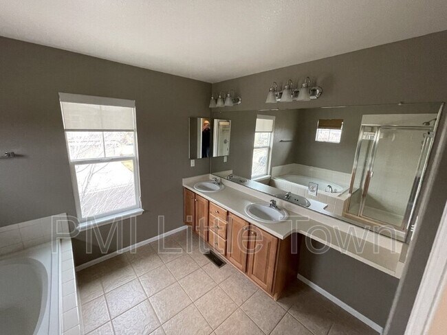 Building Photo - 5571 Fullerton Cir