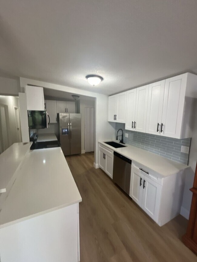 Building Photo - 6511 Seminole Dr