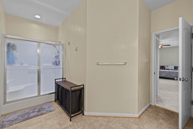 Building Photo - 2114 Redgate Dr