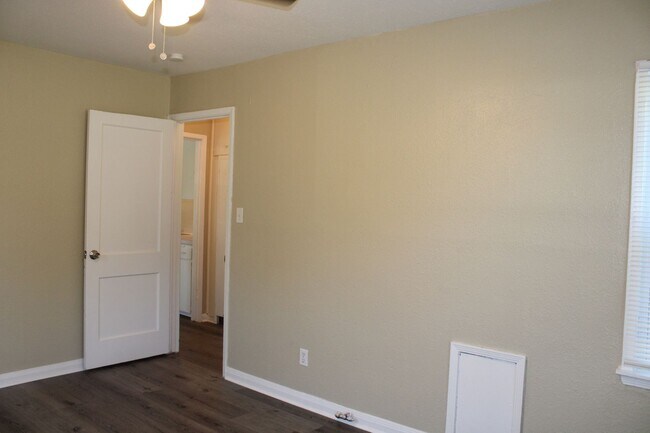 Building Photo - CLOSE TO TINKER! *FIRST FULL MONTH FREE! HOLIDAY SPECIAL!