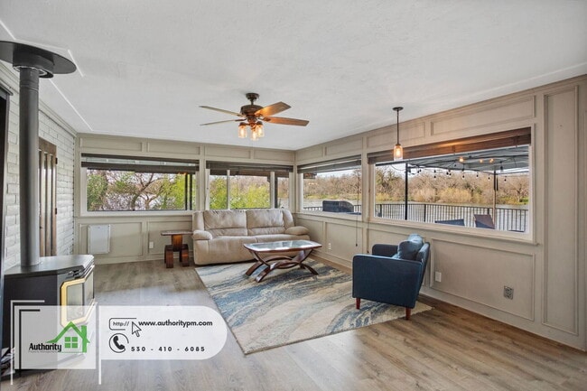 Building Photo - 3317 Riverside Dr