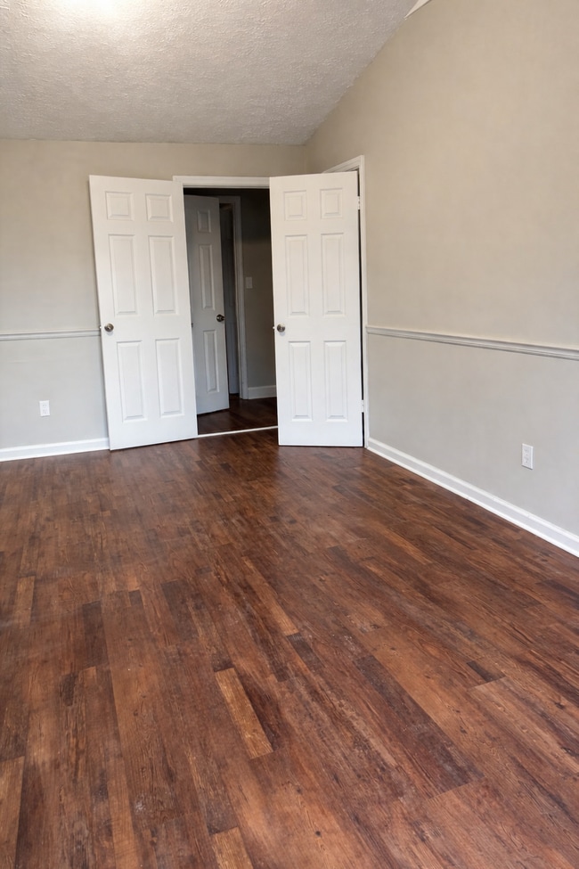 Building Photo - 661 Coleman Ln