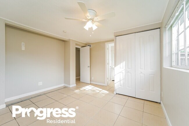 Building Photo - 3741 SW 45th Terrace