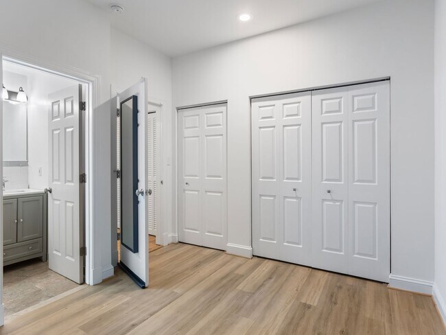 Building Photo - Charming 2BR/2BA Condo Near U Street with Modern Finishes and Prime Location